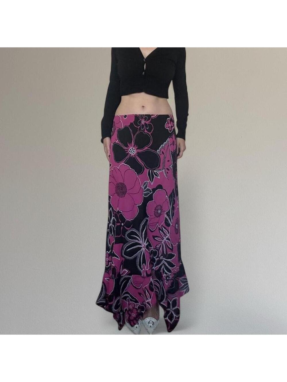 90s floral maxi skirt from Dress U. Best fits L/XL.
